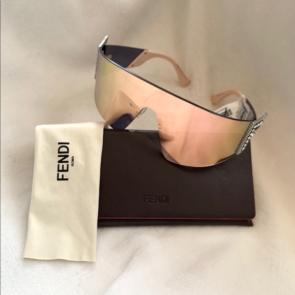 Fendi Freedom sunglasses main image 11